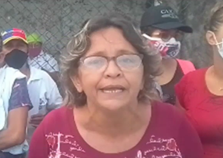 Madre de un preso fallecido pide justicia al frente de la cárcel del Injuba