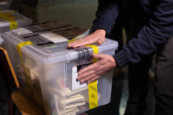 Arrancó el conteo de votos en históricos comicios constituyentes de Chile