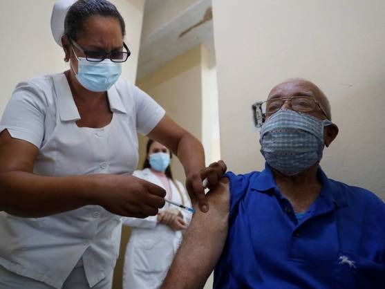 Los riesgos del plan de inmunización cubano por no saber si las vacunas son efectivas