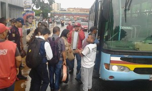Chófer apuñaló a un joven por reclamarle excesivo cobro del pasaje desde Caracas a La Guaira