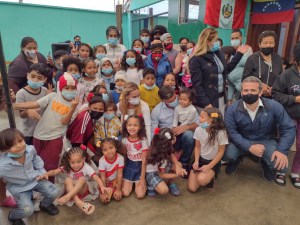 Embajador Scull visitó albergue Sin Frontera para venezolanos en Lima