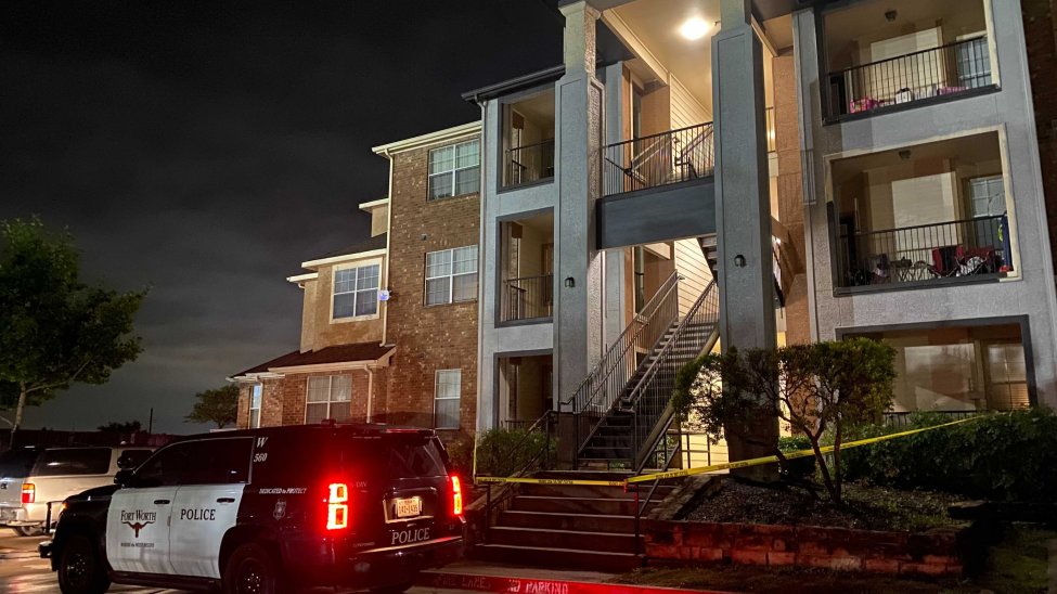 Policías encontraron a tres muertos en un apartamento de Fort Worth