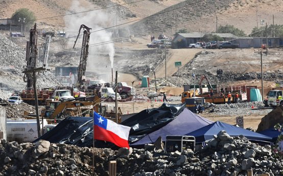 Reducen a la mitad la indemnización de 33 mineros chilenos atrapados en 2010