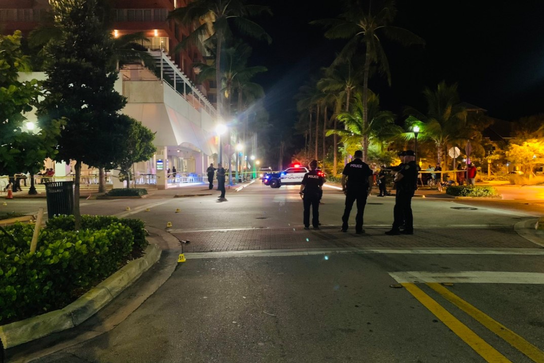 Dos heridos tras tiroteo nocturno cerca de zona de restaurantes en Miami Beach (Fotos y Video)