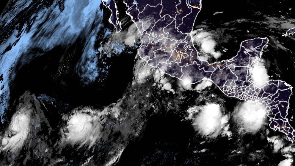 Tormenta tropical Carlos avanza por el Pacífico lejos de las costas mexicanas