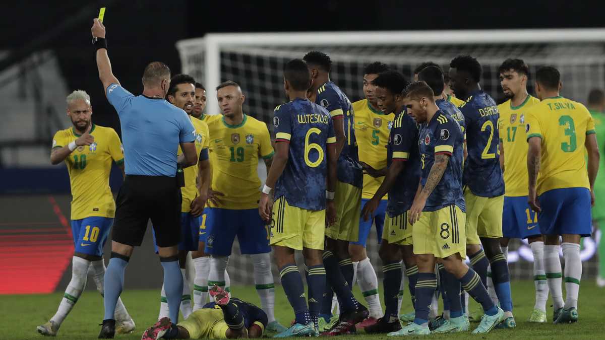 La Federación Colombiana de Fútbol pide a la Conmebol la suspensión de los árbitros del partido contra Brasil