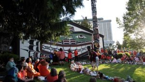 Expertos en DDHH de la ONU piden a Canadá y al Vaticano investigar fosa común con restos de niños indígenas
