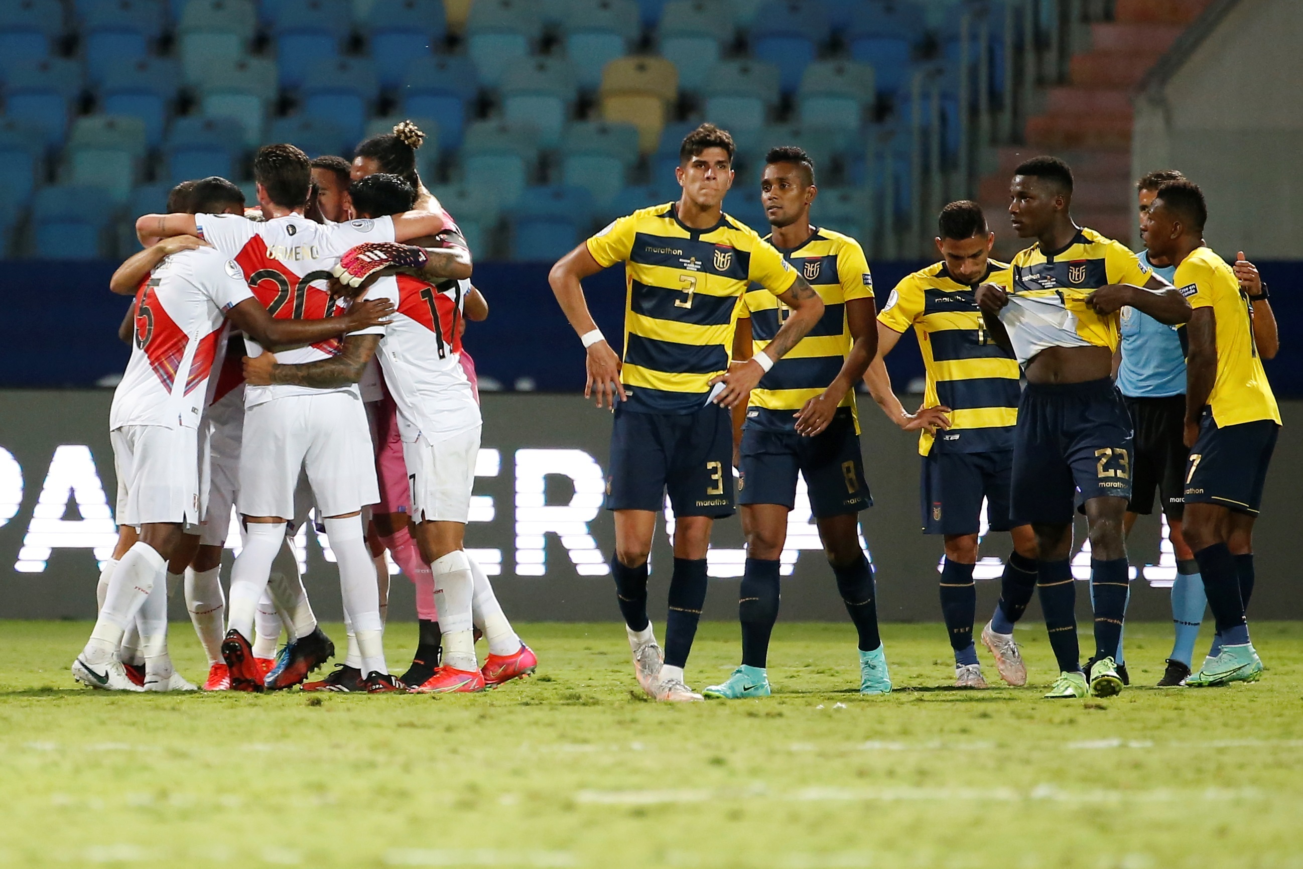 Perú rescató un empate ante Ecuador y prolonga definición del grupo B