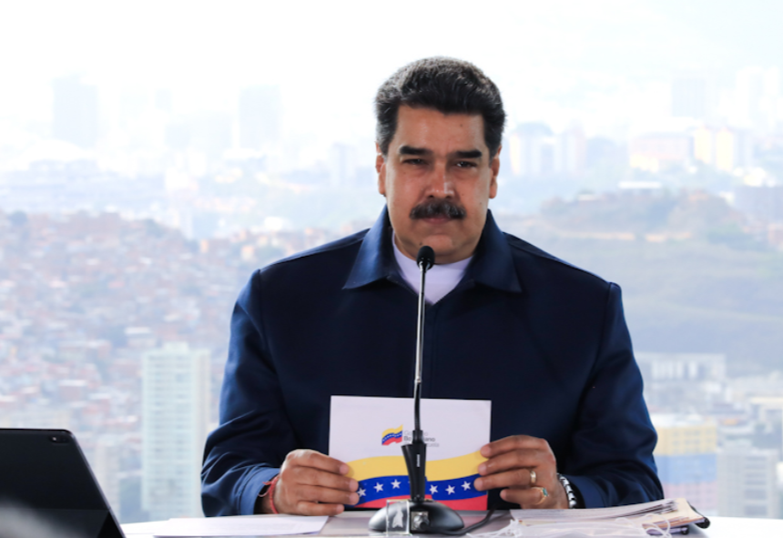 Maduro aprobó 26 millones de euros para sus misiones… pero no tiene para vacunas