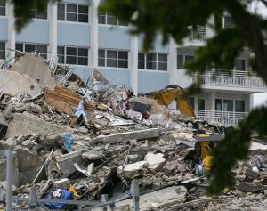 Asciende el número de muertos a 46 por el derrumbe en Miami luego que autoridades encontraran 10 cuerpos