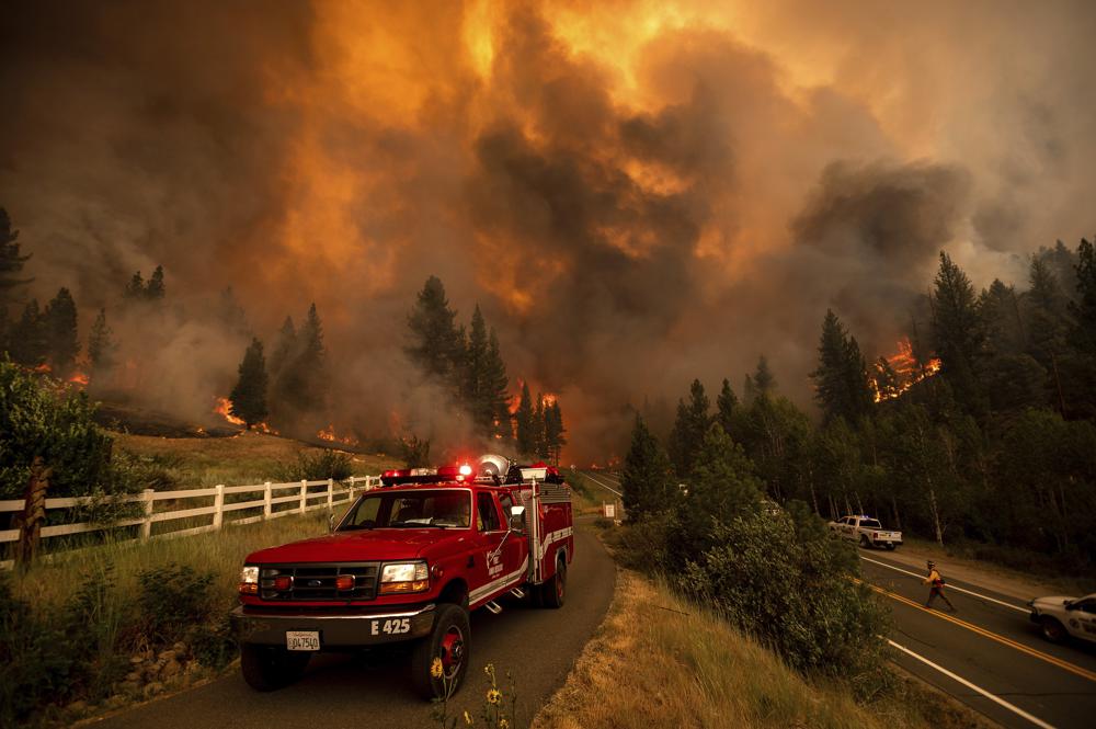 Evacuaciones y “nubes de fuego”: Incendios forestales causan estragos en California (FOTOS)