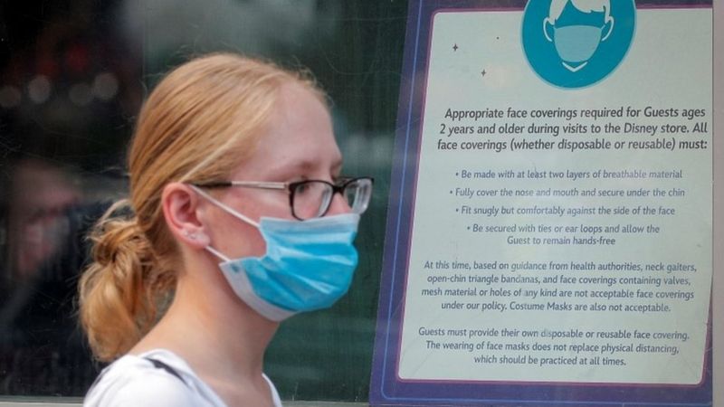 Coronavirus en EEUU: Por qué las autoridades vuelven a recomendar el uso de mascarilla, incluso entre los vacunados