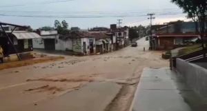 Desbordamiento de dos quebradas causaron inundaciones en Puerto Píritu