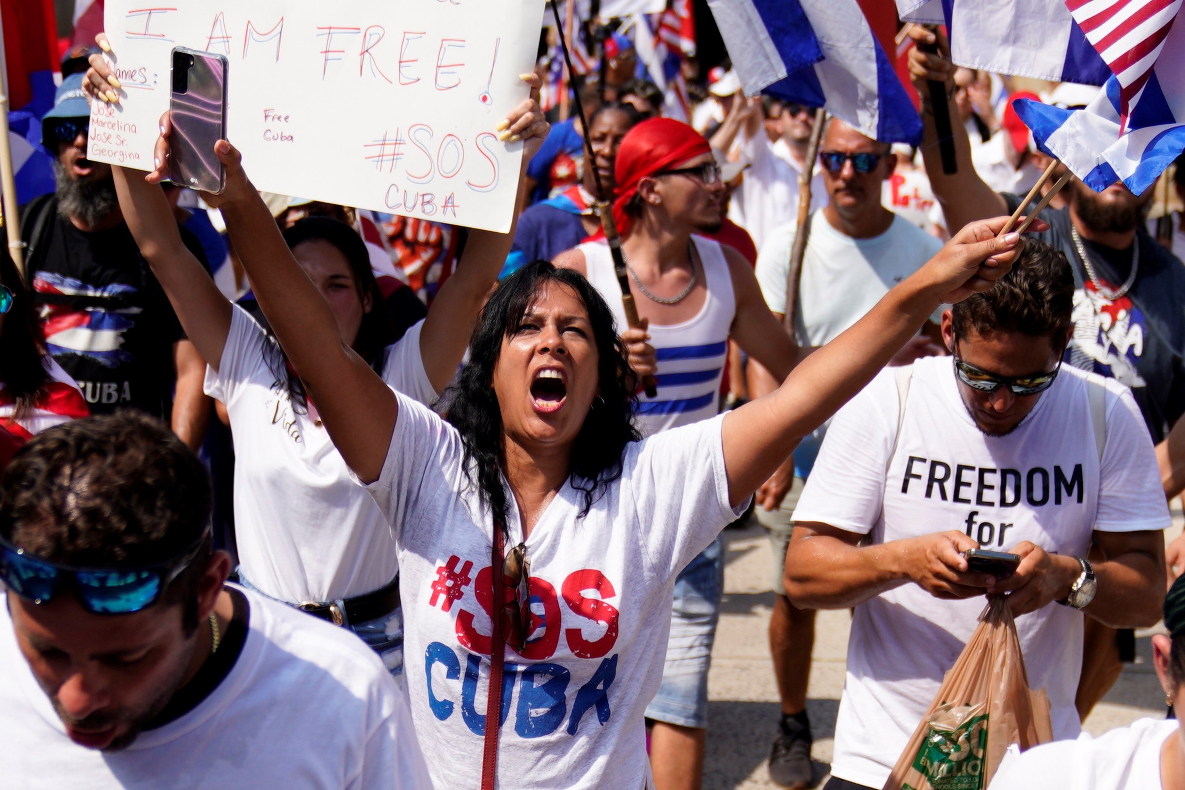 Manifestantes frente a la Casa Blanca lanzaron al Gobierno de Biden un “SOS” por Cuba