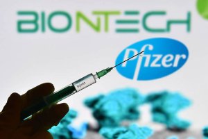 Los CDC de EEUU emiten nuevas guías sobre quiénes pueden recibir la dosis de refuerzo de Pfizer