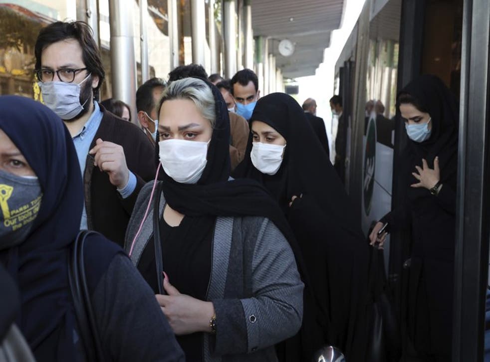 Irán aplica restricciones ante récord de contagios diarios por coronavirus