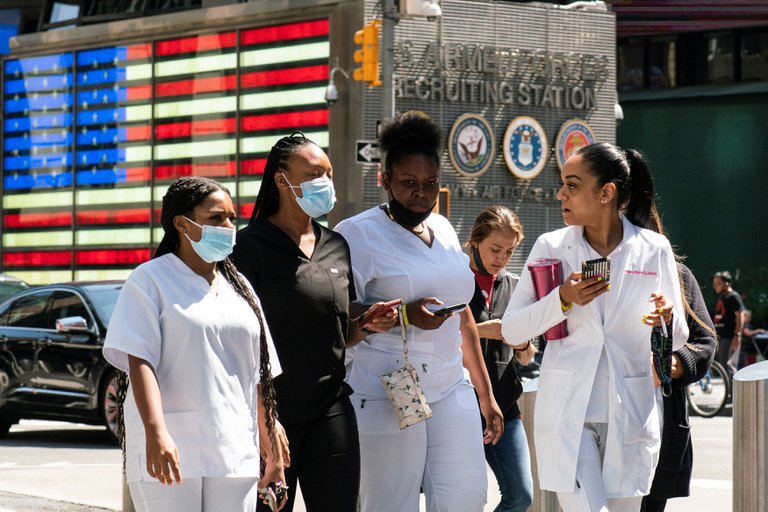 Confirmado: Nueva York exigirá a todos los trabajadores que se vacunen o se hagan pruebas semanales de Covid-19