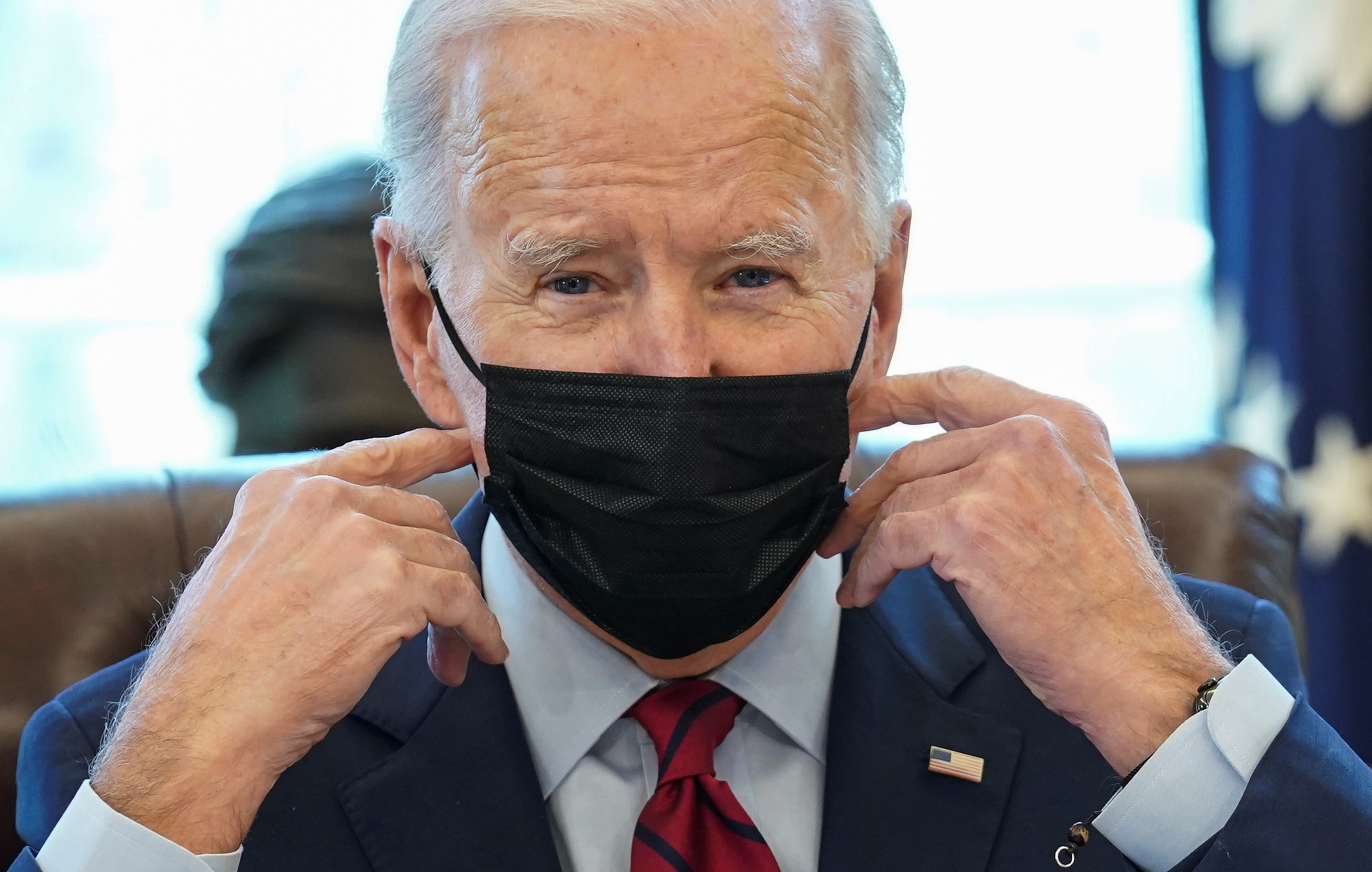 Gobierno de Biden evalúa la opción de usar la mascarilla nuevamente ante el repunte de la variante Delta