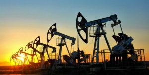 Petróleo se estabiliza en un mercado expectante