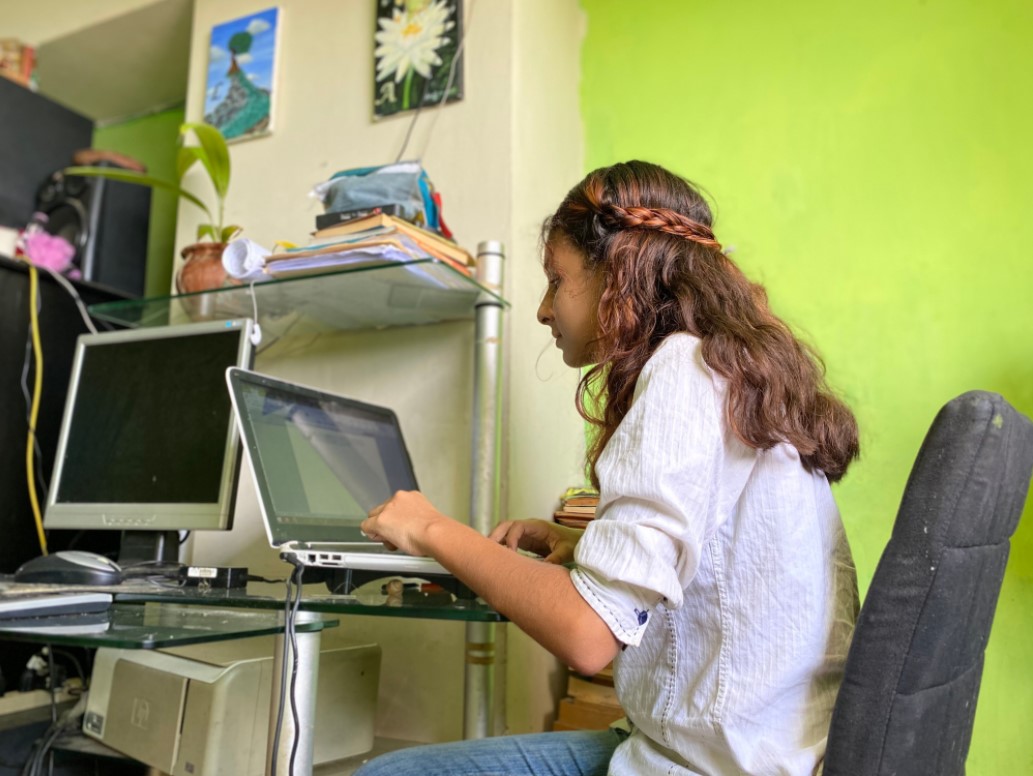 “Nunca creímos que esto iba a llegar”: Las agobiantes clases en línea en Venezuela (Video)
