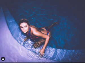 Selena Gómez todavía demuestra que está “riquiquita” con esta sesión de fotos en traje de baño