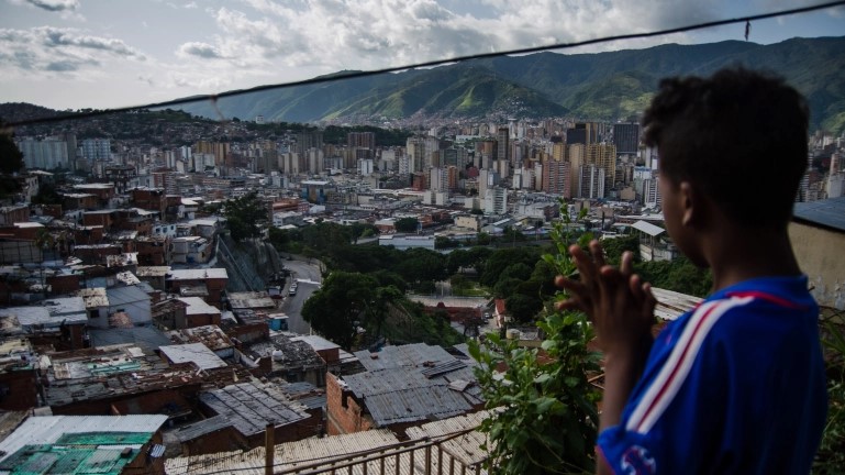 Caught between gangs and Venezuelan police in Cota 905