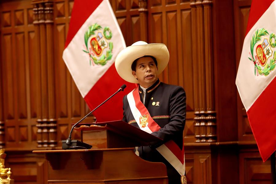 Castillo ordenó servicio militar para jóvenes y expansión de milicias rurales en Perú