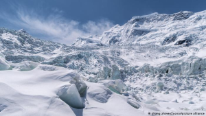 Identificaron 28 virus de 15 mil años de antigüedad en deshielo de glaciares tibetanos