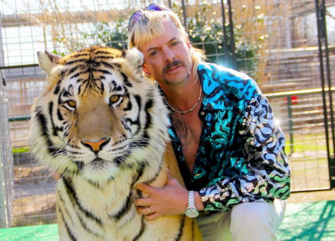 Reducirán condena a Joe Exotic, “rey Tigre” preso por matar a grandes felinos