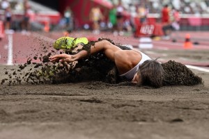 El segundo golpe del atleta belga en Tokio 2020: Una dura caída lo obligó a retirarse (FOTOS)