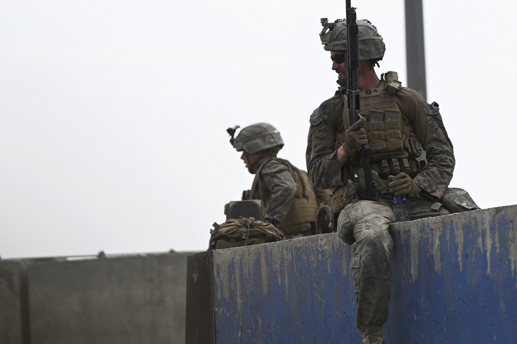 Washington desplegó helicópteros para rescatar a 169 estadounidenses en Kabul