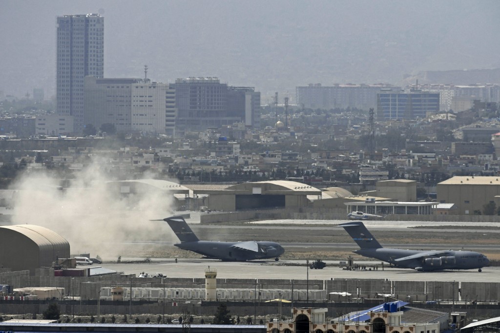 Varios cohetes fueron disparados contra el aeropuerto de Kabul en el penúltimo día de EEUU en Afganistán