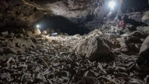 IMPACTANTE: Hallaron miles de huesos humanos y animales en una cueva en Arabia Saudita (FOTO)