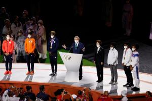 Tokio conecta en directo con París para cederle el relevo olímpico