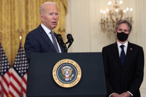 Antony Blinken trata de explicar las contradicciones de Joe Biden sobre Afganistán