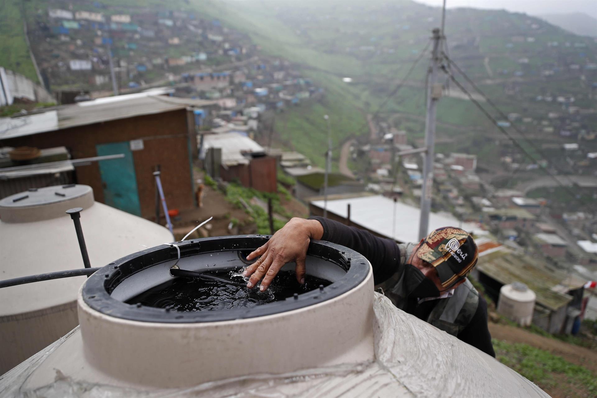 La crisis de agua en Perú y el “muro de la vergüenza”, la impresionante construcción que se ha hecho viral