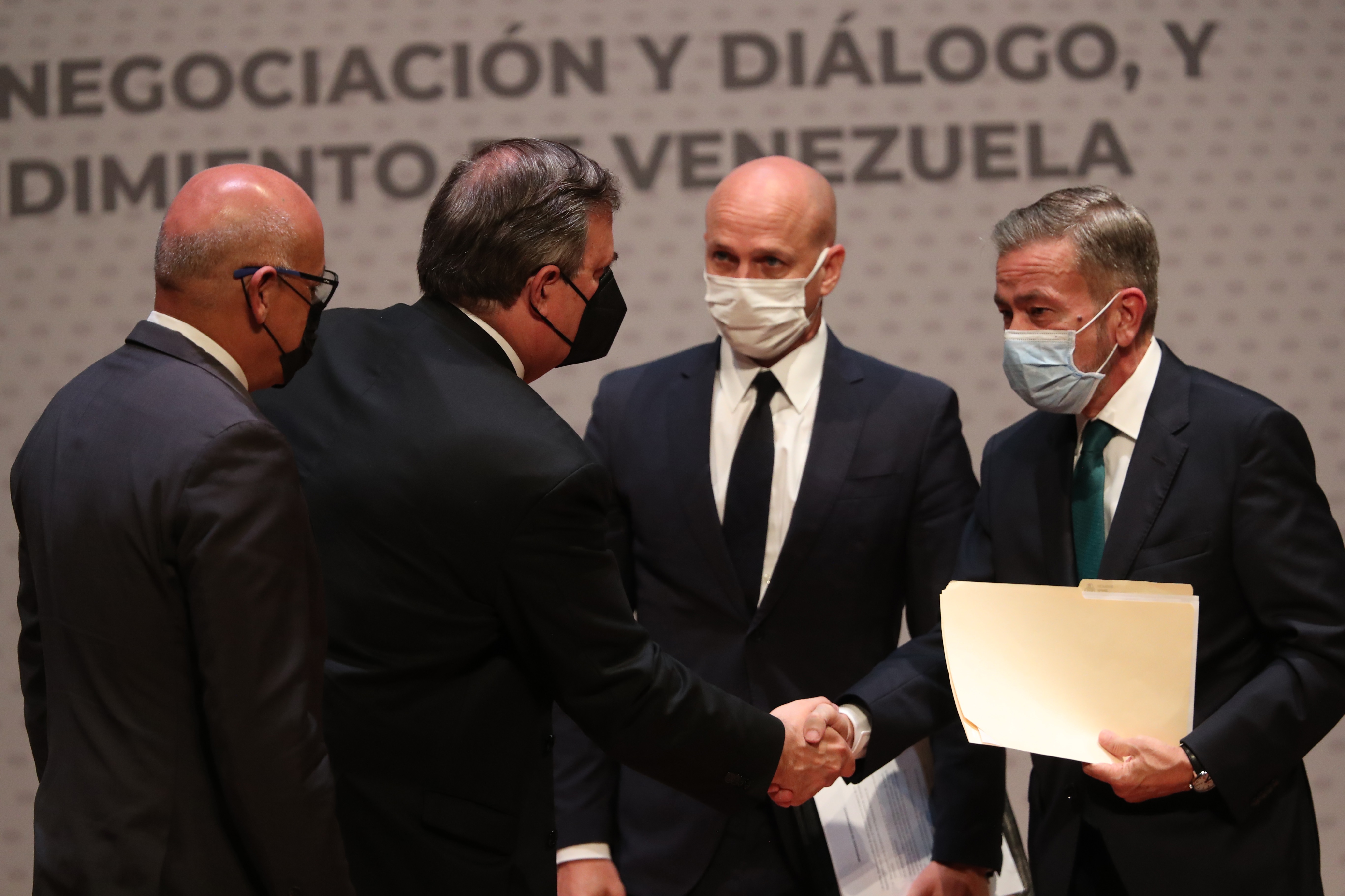 Democracias del mundo exigen reanudar “urgentemente” los diálogos en México sobre Venezuela