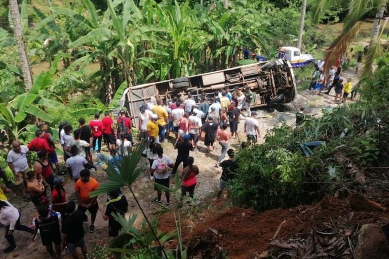 Grave accidente en Colombia dejó un muerto y ocho heridos de un equipo de fútbol aficionado