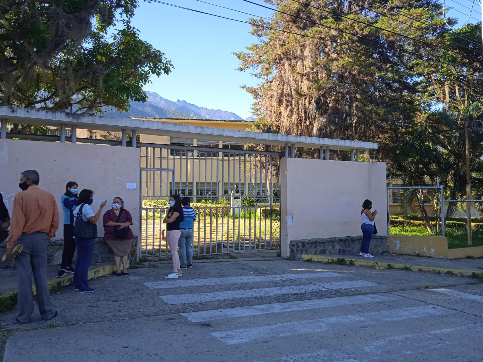 Suspendieron vacunación antiCovid-19 en Mérida por el show electoral del Psuv (VIDEO)