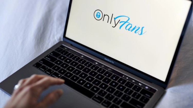 Mientras Facebook estaba caído está venezolana de OnlyFans “paralizó” Twitter con fotografía candente
