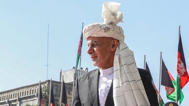 Emiratos Árabes confirma que el expresidente afgano se refugió en su territorio