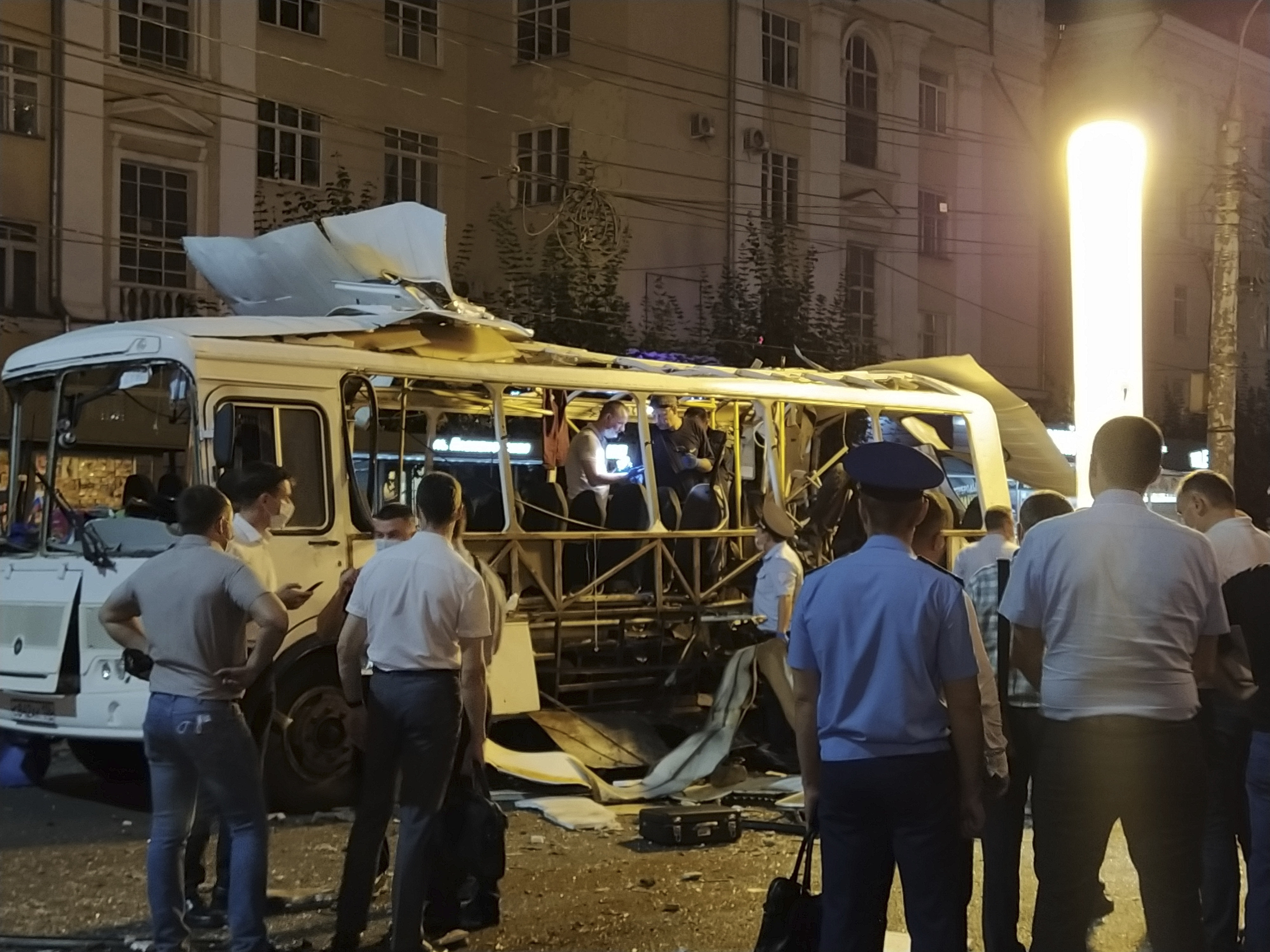 Tragedia en Rusia: Una explosión en un bus deja dos muertos y al menos 17 heridos (VIDEOS)