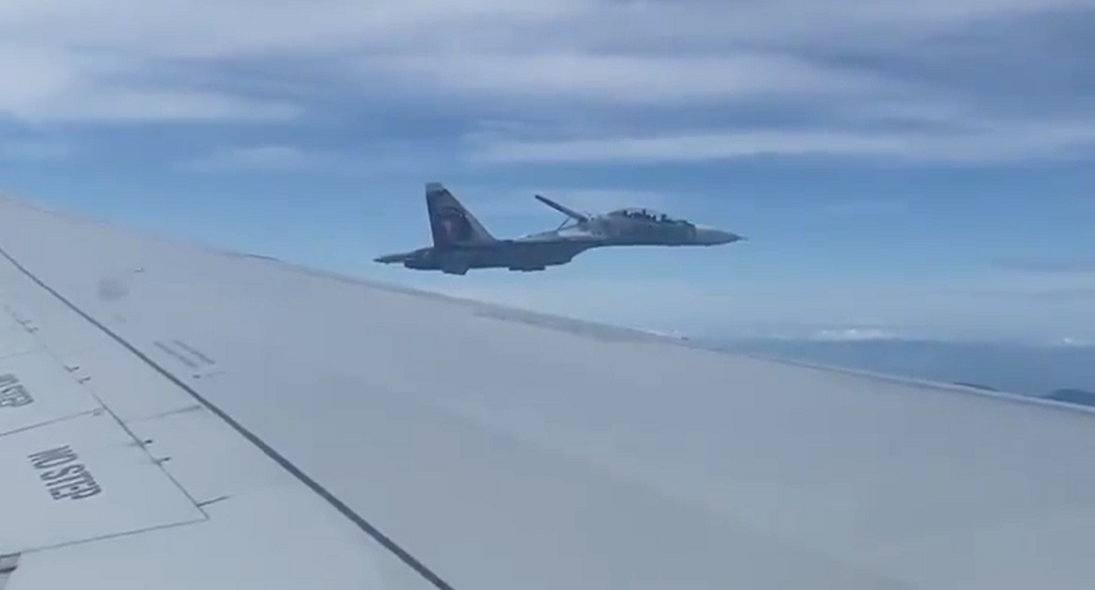 Aviones de la Fuerza Armada escoltaron la llegada de los “Héroes de Tokio” a Venezuela (Video)