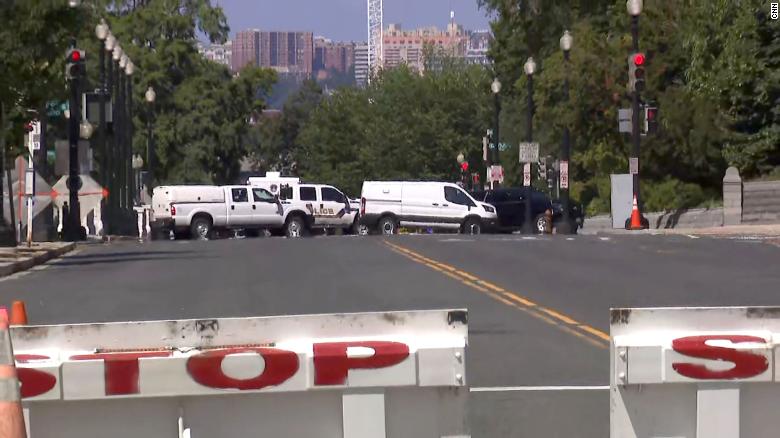 Un negociador intentará hablar con el hombre en el camión con explosivos cerca del Capitolio de EEUU