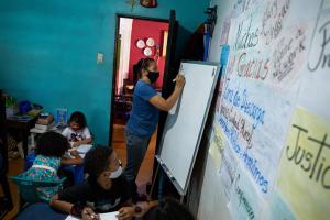 Encuesta LaPatilla: Los maestros, uno de los profesionales más golpeados por la desidia del régimen de Maduro
