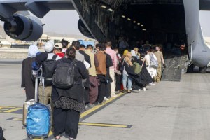 American y Southwest Airlines comenzaron a evacuar a los refugiados afganos