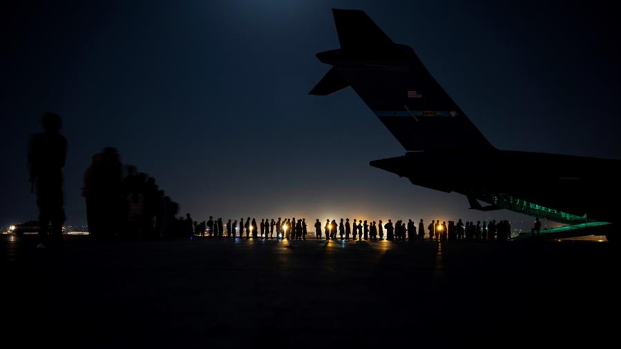 Los talibanes aseguran que permitirán vuelos civiles tras el fin de la evacuación en Afganistán