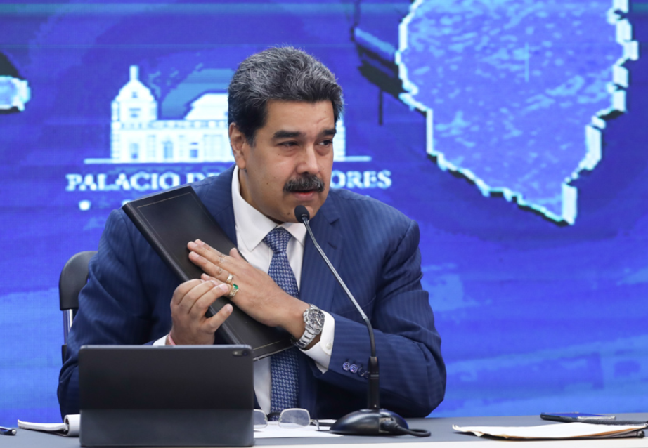 “Súper Bigote” payasea con su gabinete en Miraflores mientras Venezuela sigue en crisis