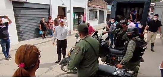 “Quieren quitarle la ayuda a la gente”: Obispo de Mérida denunció atropello de los esbirros del régimen (Videos)