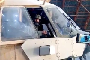 Imágenes sensibles: Talibanes colgaron a un hombre de un Black Hawk abandonado por los estadounidenses